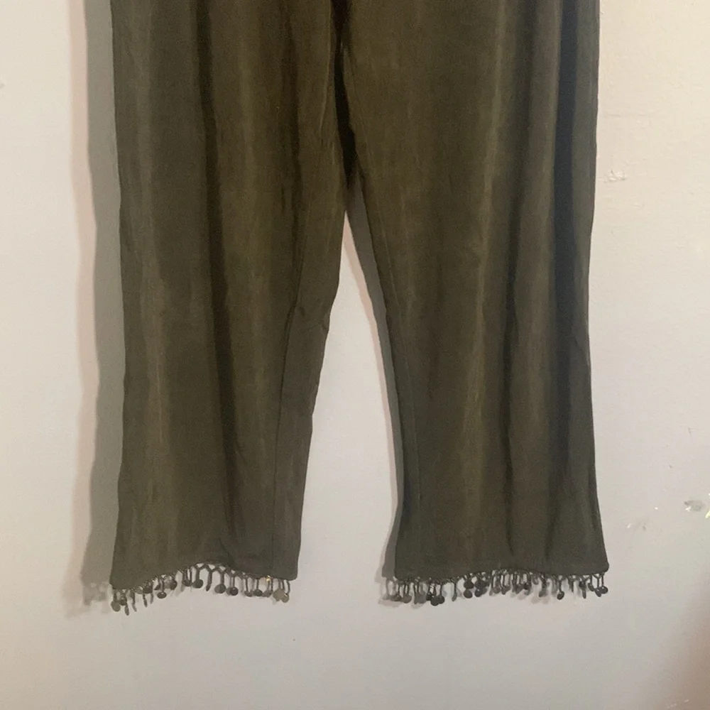 Black capri pants size 8P - Picture 2 of 11